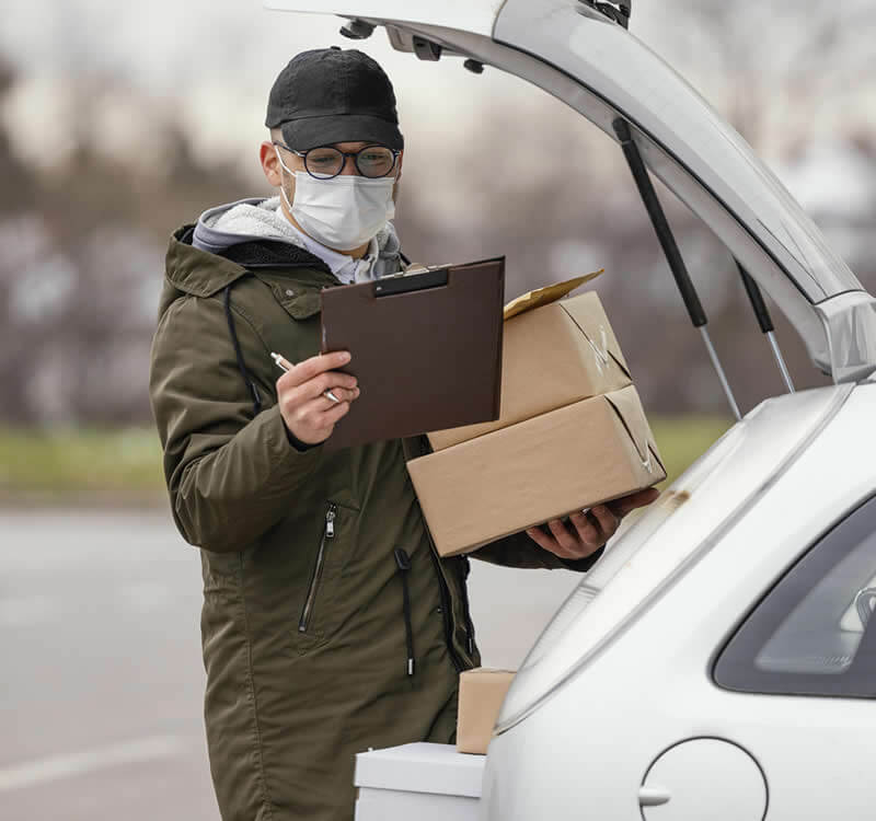 Paquetes y encomiendas listos para viajar en la siguiente unidad